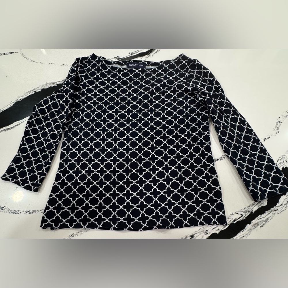 Jones of New York Signature Size Small Blue and White Geometric Cotton Top